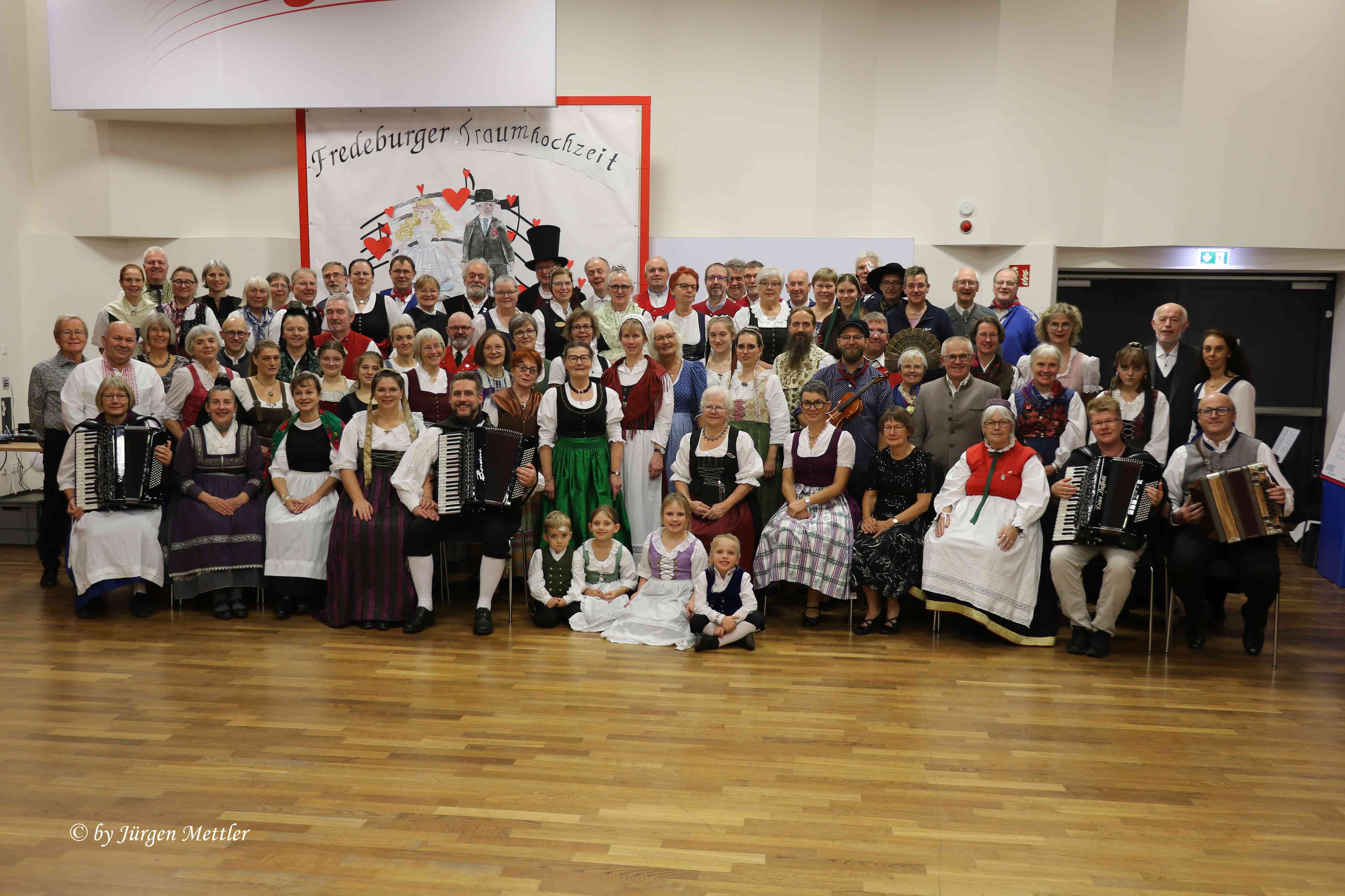 Gruppenfoto Fredeburger Volkstanzkurs 2025